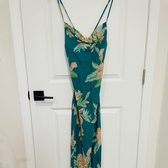 Le Salty Maya MIDI Dress - Picture 4 of 9